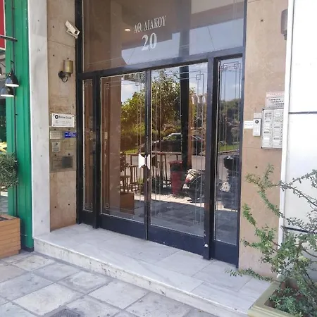 Parthenon Apartment *